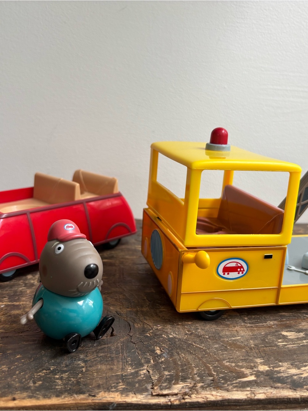 Peppa Pig Grand Dad Dogs Reacue Tow Truck and red car. Jazwares UK 2003